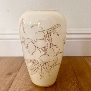 Vintage Hand Blown Italian Flrenze Creamy William Moorcroft Style Glass‎ Vase 8”